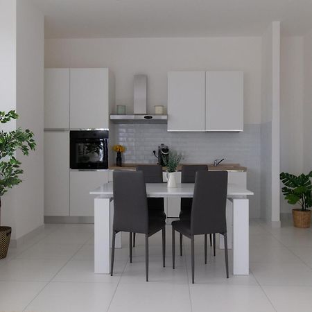 Sky Suite Blue Pomezia Εξωτερικό φωτογραφία